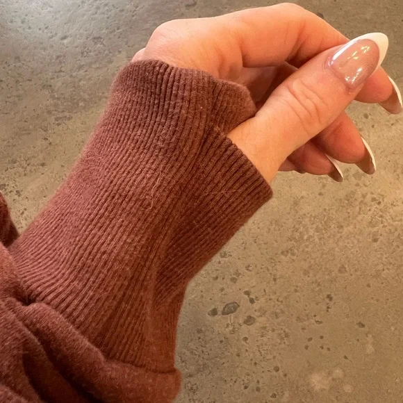 Athleta cropped sweatshirt jacket. Brown. Size L. - Picture 5 of 8